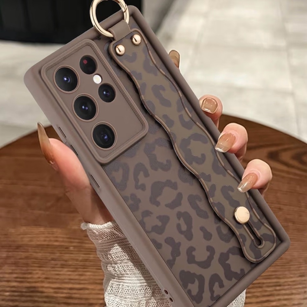 Samsung Galaxy S22  Brown Ultra Leopard Case with Wrist Strap. New.